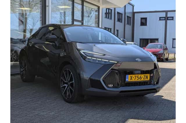 Toyota C-HR (2024) thumbnail 5