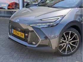 Toyota C-HR (2024) thumbnail 9