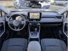 Toyota RAV4 (2024) thumbnail 3