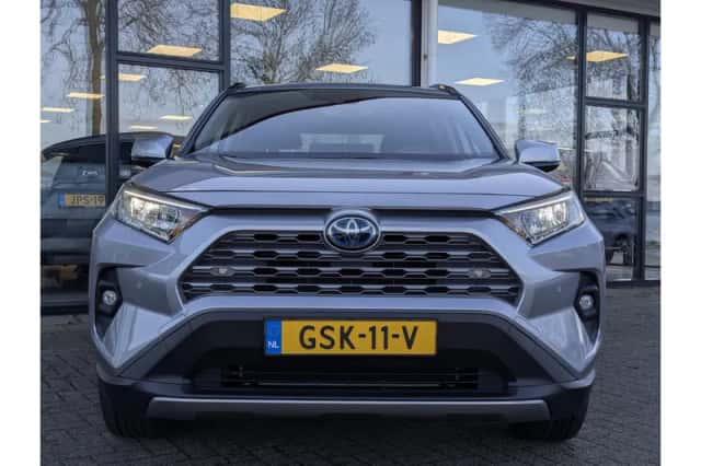 Toyota RAV4 (2024) thumbnail 6