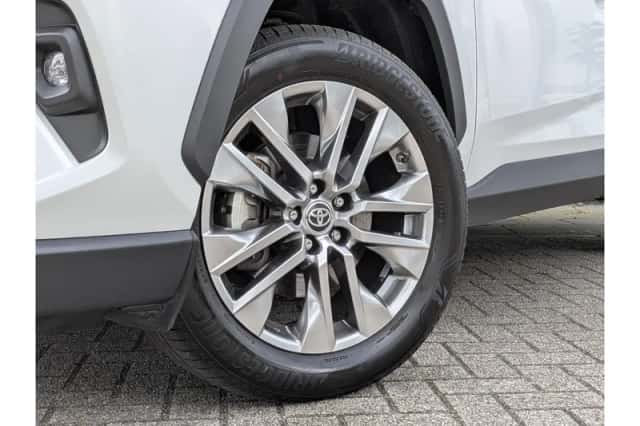 Toyota RAV4 (2024) thumbnail 2