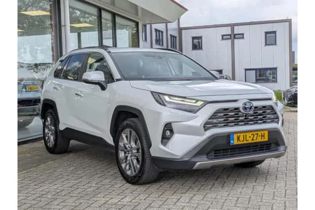 Toyota RAV4 (2024) thumbnail 5