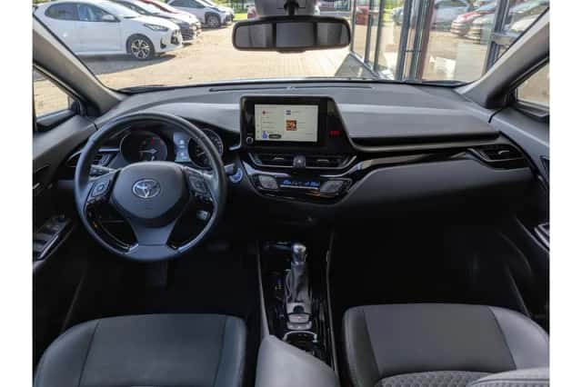 Toyota C-HR (2023) thumbnail 3