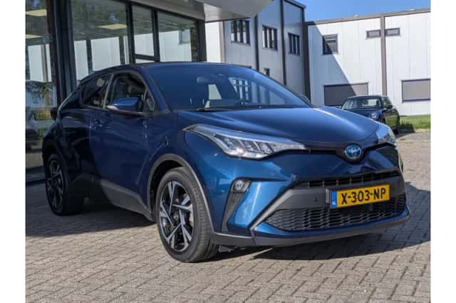 Toyota C-HR (2023) thumbnail 5