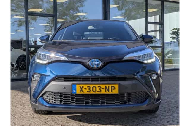 Toyota C-HR (2023) thumbnail 6