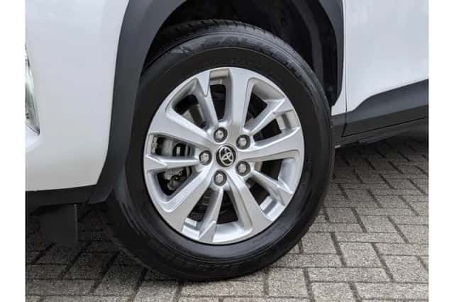 Toyota Yaris Cross (2024) thumbnail 2