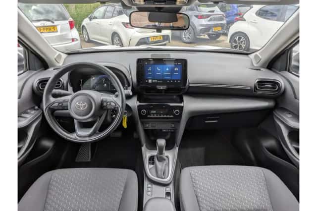 Toyota Yaris Cross (2024) thumbnail 3
