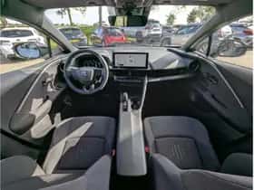 Toyota C-HR (2024) thumbnail 3