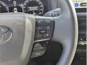 Toyota C-HR (2024) thumbnail 24