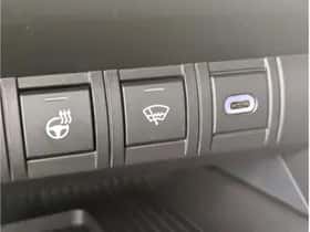 Toyota C-HR (2024) thumbnail 31