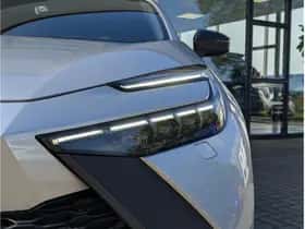 Toyota C-HR (2024) thumbnail 8