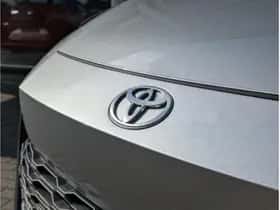 Toyota C-HR (2024) thumbnail 9