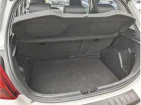 Toyota Yaris (2016) thumbnail 16