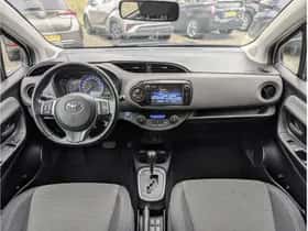 Toyota Yaris (2016) thumbnail 3