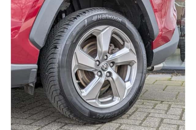 Toyota RAV4 (2019) thumbnail 2