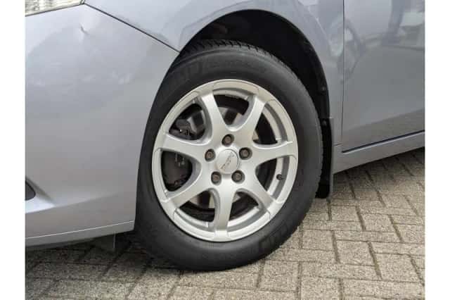 Toyota Verso (2009) thumbnail 2