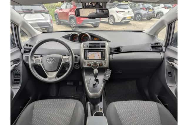 Toyota Verso (2009) thumbnail 3