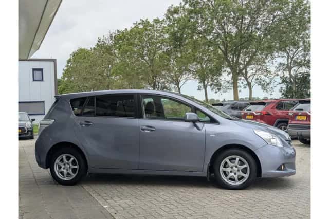 Toyota Verso (2009) thumbnail 4