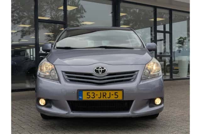 Toyota Verso (2009) thumbnail 6