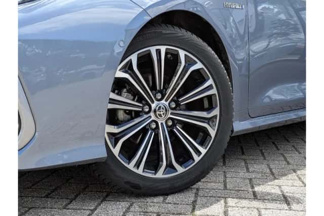 Toyota Corolla (2021) thumbnail 2