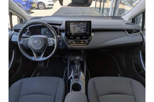 Toyota Corolla (2021) thumbnail 3