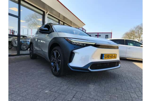 Toyota bZ4X (2024) thumbnail 5
