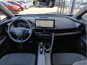 Toyota C-HR (2024) thumbnail 3