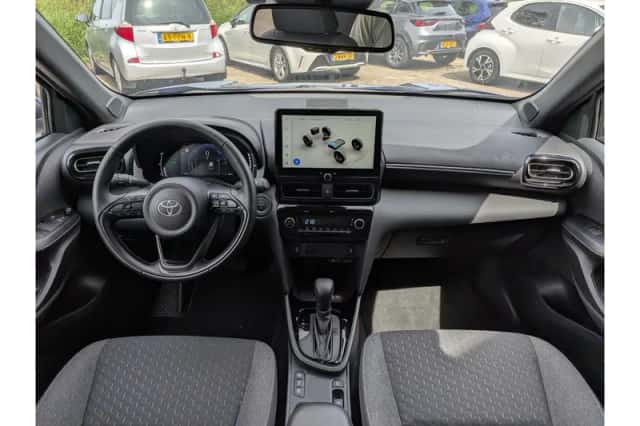 Toyota Yaris Cross (2025) thumbnail 3