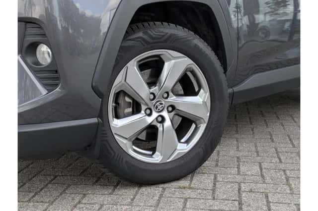 Toyota RAV4 (2019) thumbnail 2