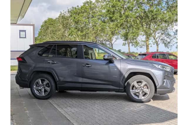 Toyota RAV4 (2019) thumbnail 4