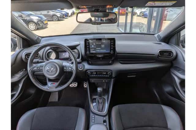 Toyota Yaris (2023) thumbnail 3