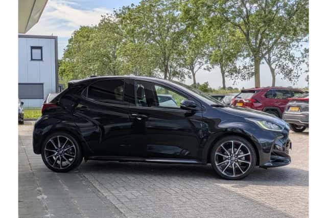 Toyota Yaris (2023) thumbnail 4
