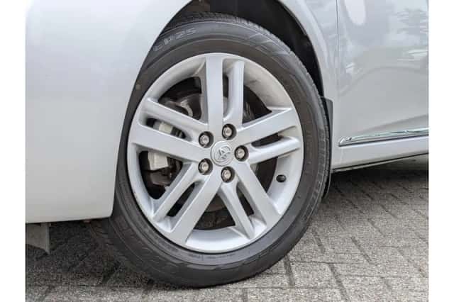 Toyota Verso-S (2011) thumbnail 2