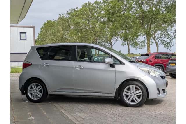 Toyota Verso-S (2011) thumbnail 4