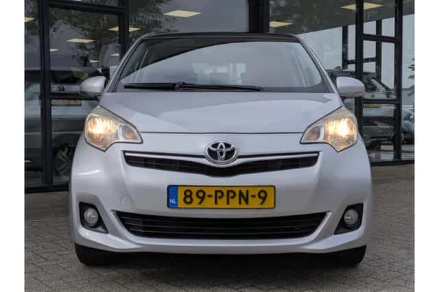 Toyota Verso-S (2011) thumbnail 6
