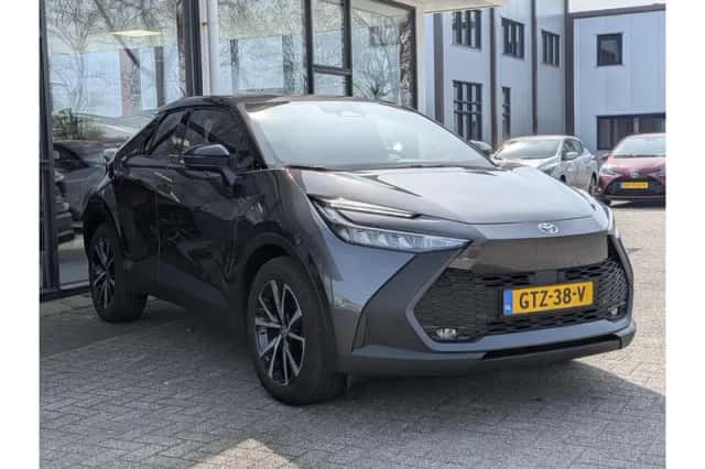 Toyota C-HR (2024) thumbnail 5