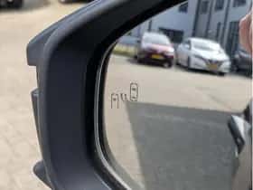 Toyota C-HR (2024) thumbnail 9