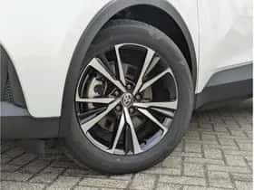 Toyota C-HR (2025) thumbnail 2