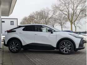 Toyota C-HR (2025) thumbnail 4