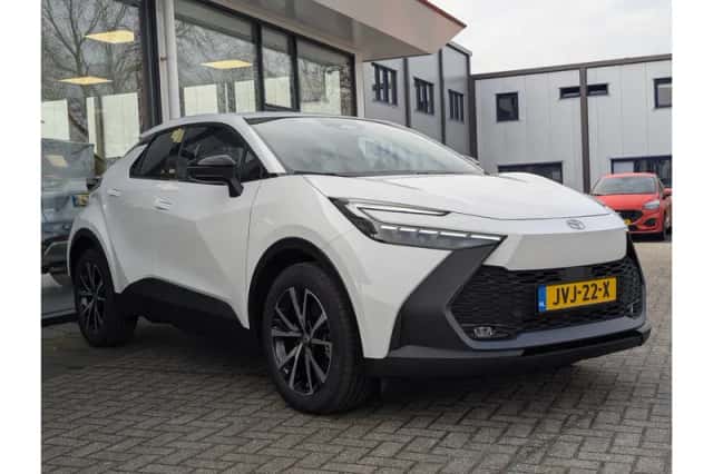 Toyota C-HR (2025) thumbnail 5