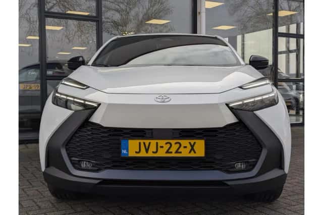 Toyota C-HR (2025) thumbnail 6