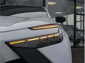 Toyota C-HR (2025) thumbnail 8