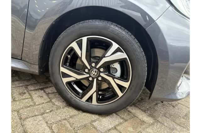 Toyota Yaris (2025) thumbnail 2