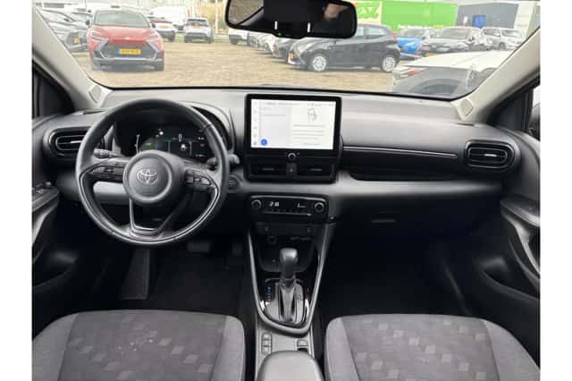 Toyota Yaris (2025) thumbnail 3