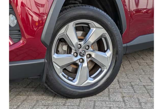 Toyota RAV4 (2019) thumbnail 2