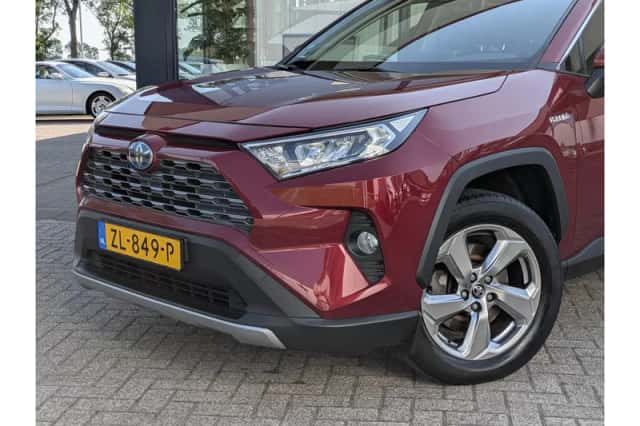 Toyota RAV4 (2019) thumbnail 6