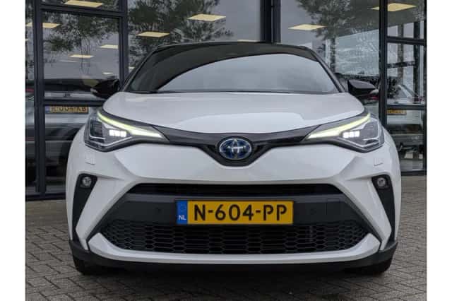 Toyota C-HR (2021) thumbnail 6