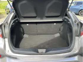 Toyota C-HR (2017) thumbnail 12