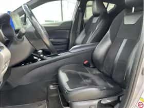 Toyota C-HR (2017) thumbnail 14