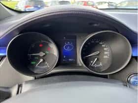 Toyota C-HR (2017) thumbnail 21